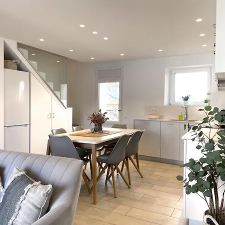 Poal-duplex De Ensueno En Apartment
