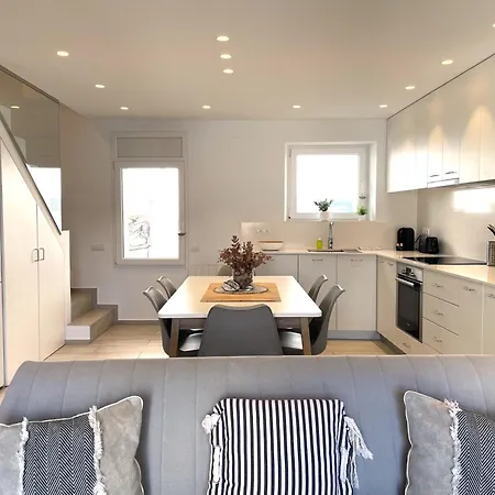Poal-duplex De Ensueno En Apartment Cadaques