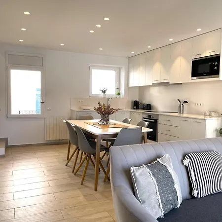 Poal-dúplex De Ensueño En Apartamento Cadaqués